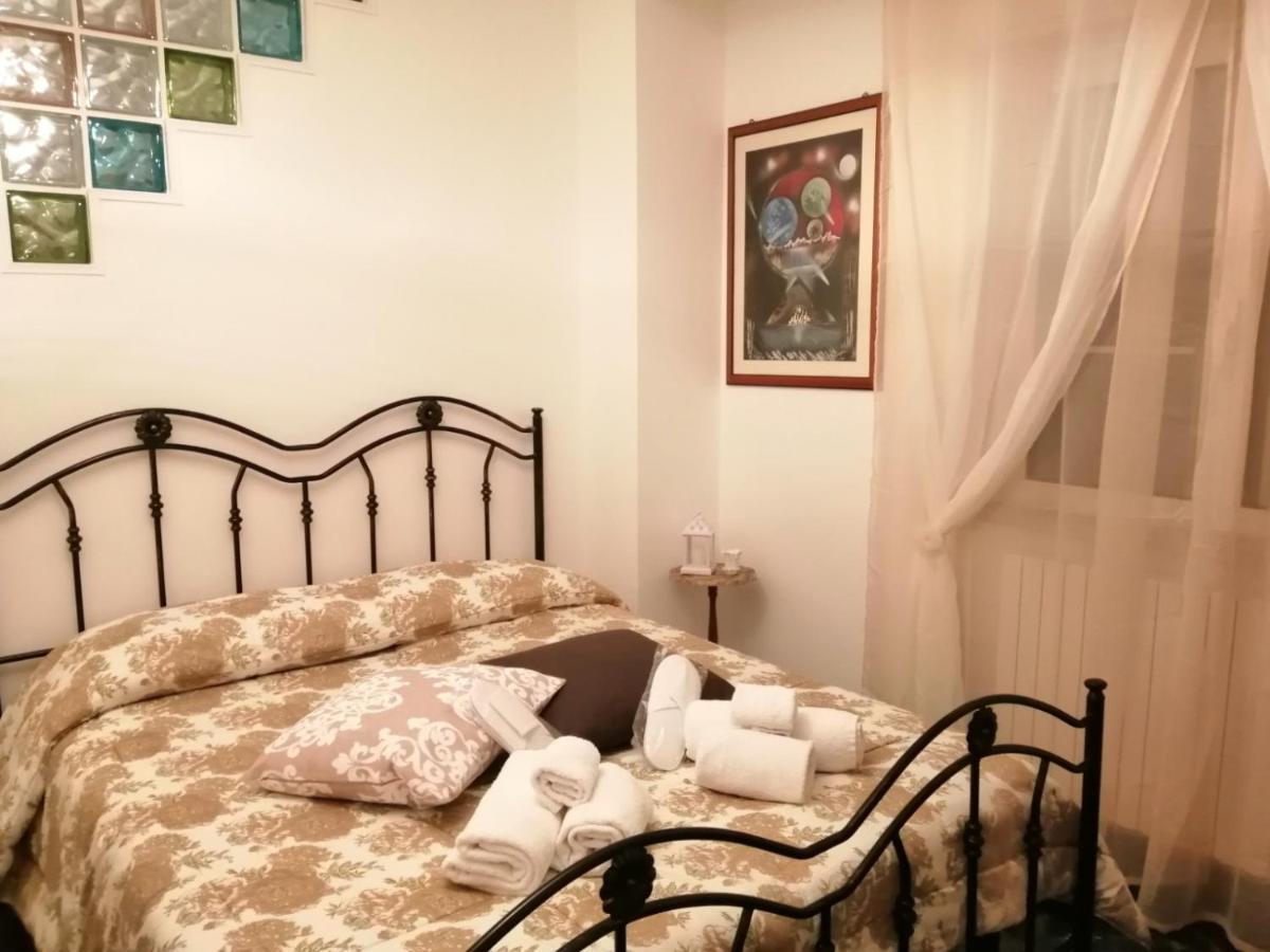 La Casa Nel Vico Apartment โลโกโรตอนโด ภายนอก รูปภาพ